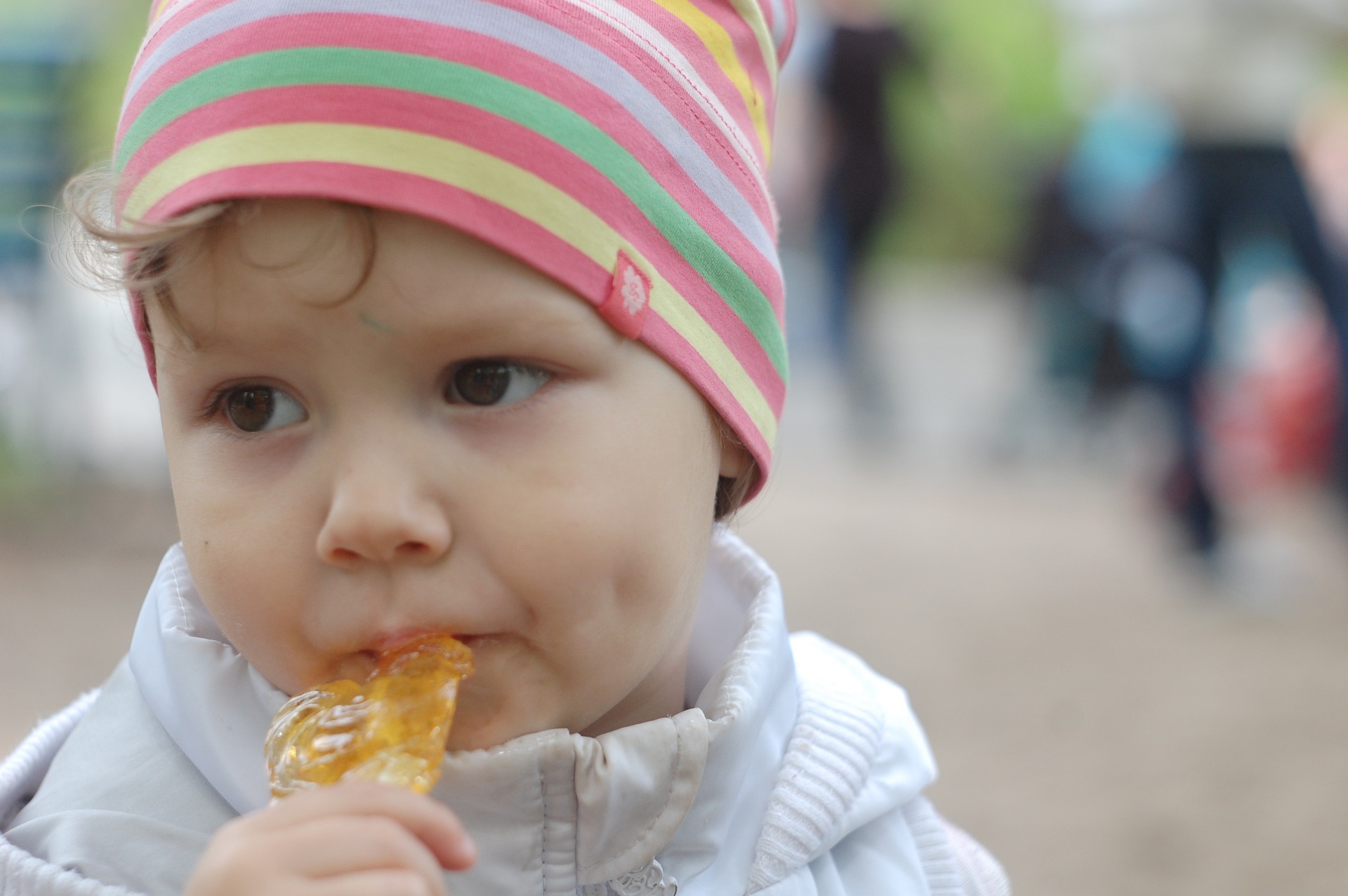 child eating lolipop