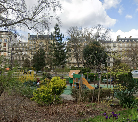 Playground for toddlers at Av. Foch