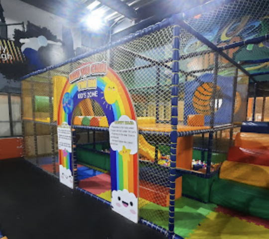 Jump Arena Trampoline Park (Him Lam)